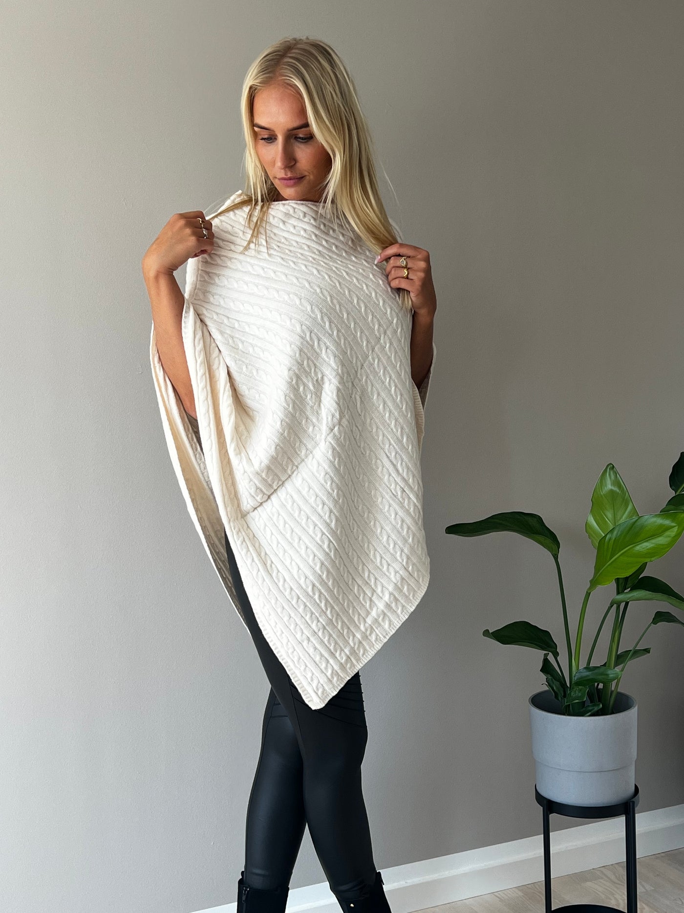 PONCHO | KNIT