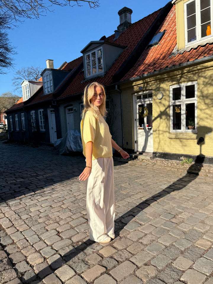 TROYGGJA | FRIDA SS gult