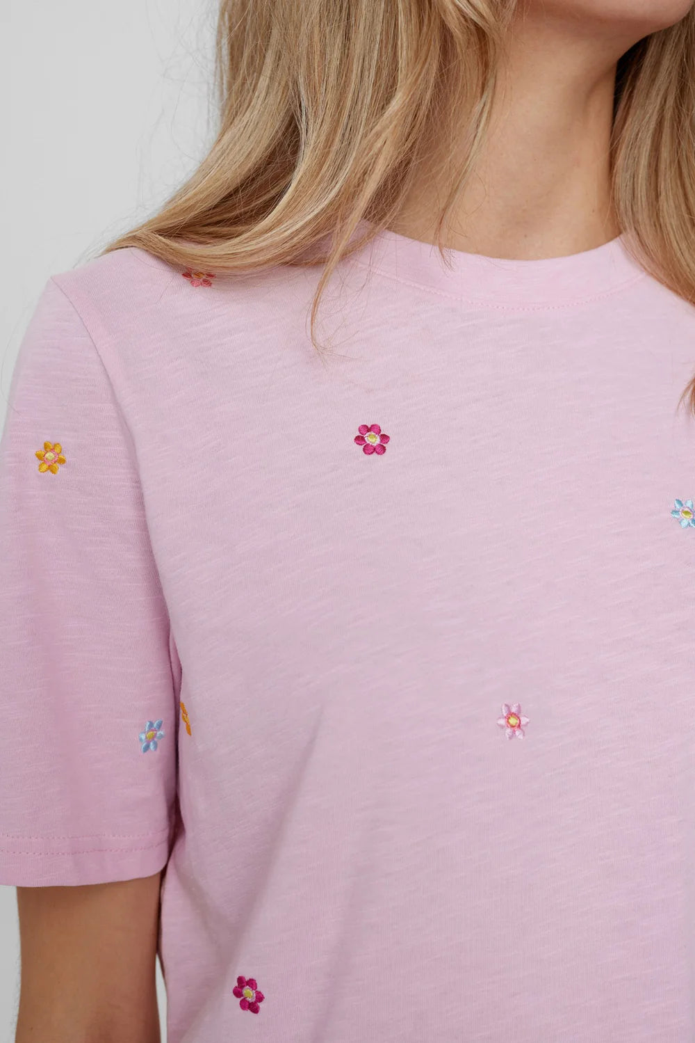 T-SHIRT | PILAR