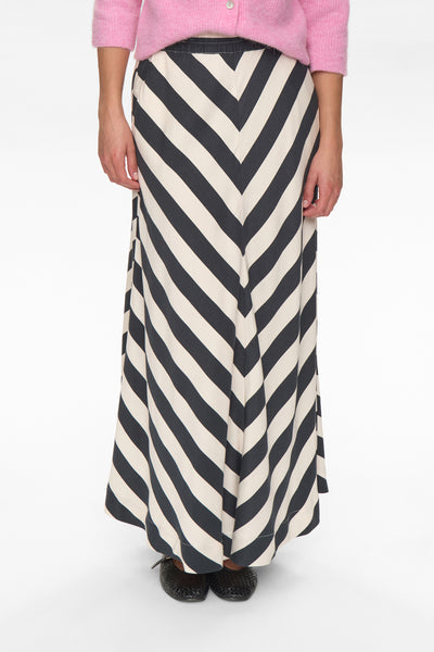 NIÐURDEILUR | MINZU