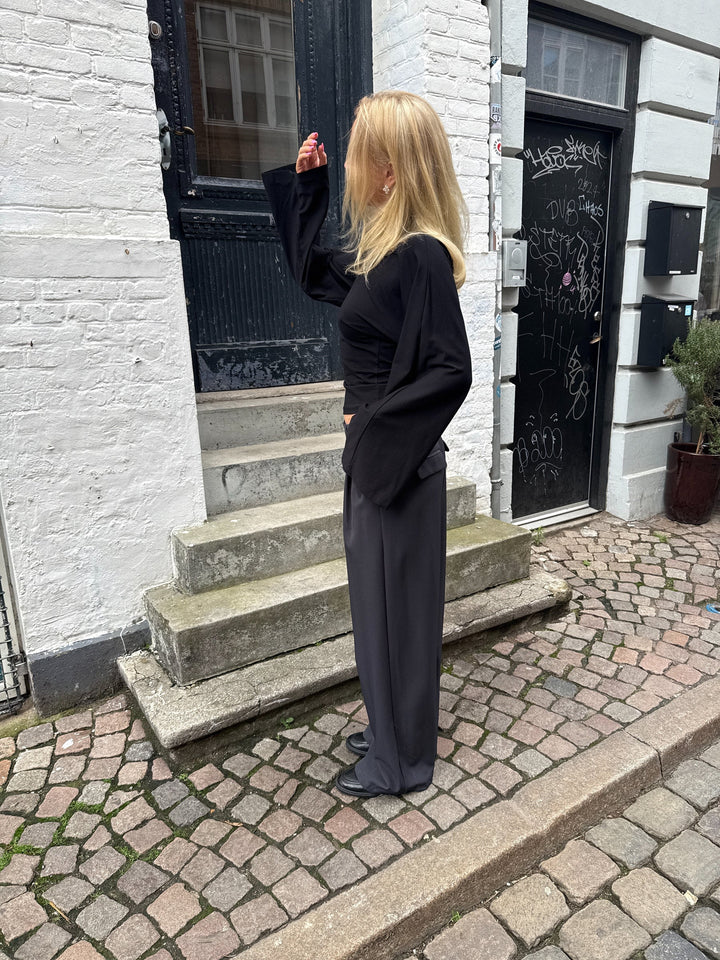 KLARA TOP LS | WAISTED svart