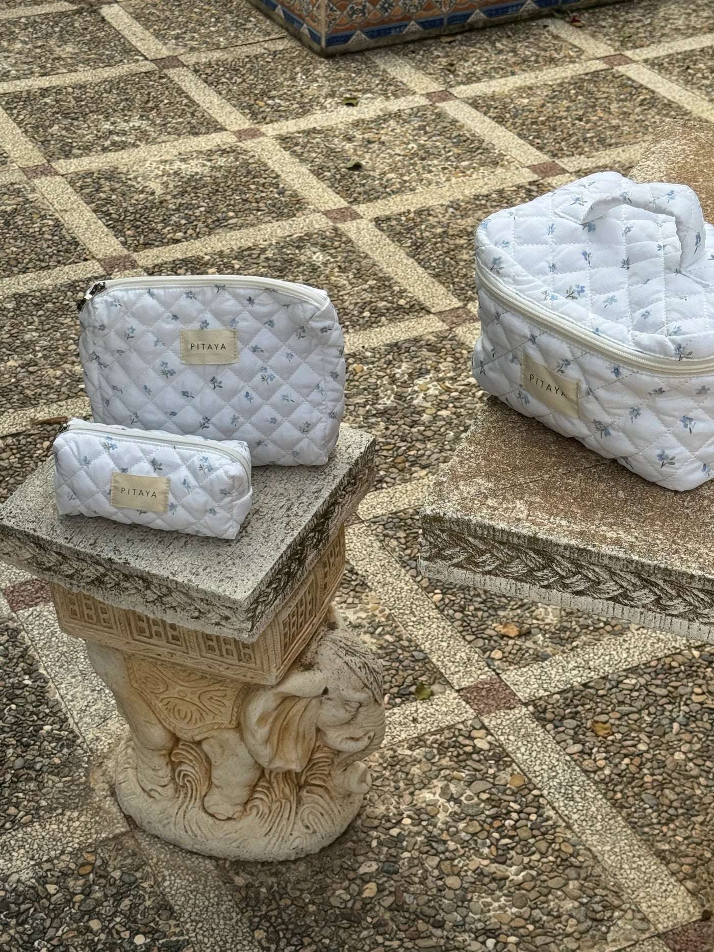 MEDIUM MAKEUP BAG | WHITE CUTE F.
