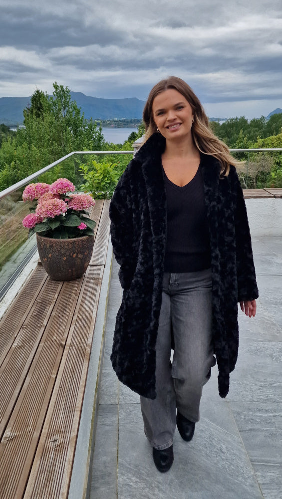 JAKKI | FAKE FUR svart