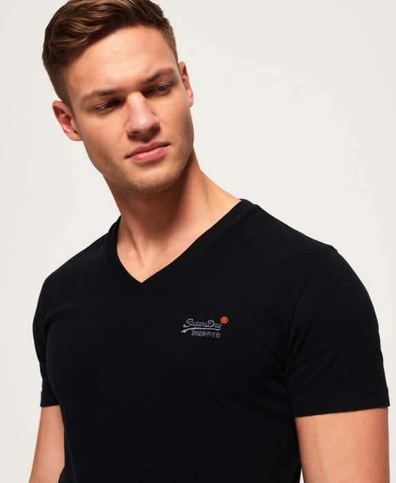 T-Shirt við V hálsi